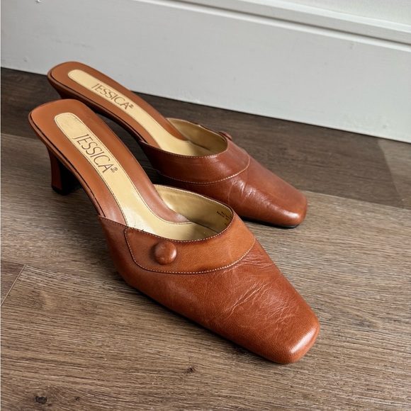 Jessica Brown Leather Slip-On Heels - Picture 5 of 7